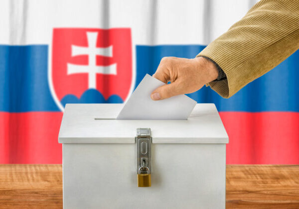 Ľudia na Slovensku veria, že voľby dokážu zmeniť smerovanie krajiny, boja sa však o demokraciu