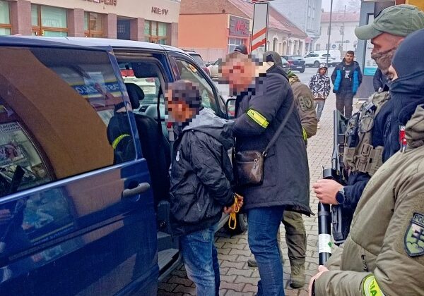 Polícia obvinila muža a ženu z obchodovania s ľuďmi, páchatelia si na mušku mali brať osoby bez domova – FOTO