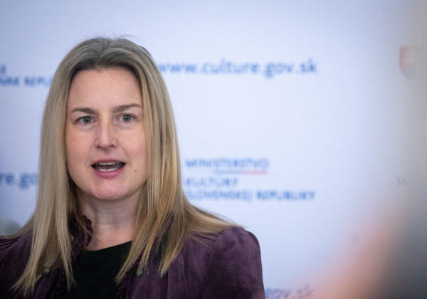 Milanová upozorňuje na Šimkovičovej nákupy za štvrť milióna eur, považuje ich za výsmech v čase konsolidácie – VIDEO