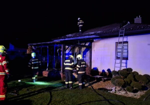 Od altánku začal horieť aj rodinný dom, hasiči zasahovali v okrese Svidník aj na druhý sviatok vianočný