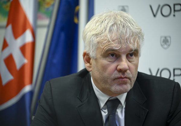 Komisár pre deti Mikloško kritizuje správanie poslancov v parlamente, podľa neho normalizujú násilie