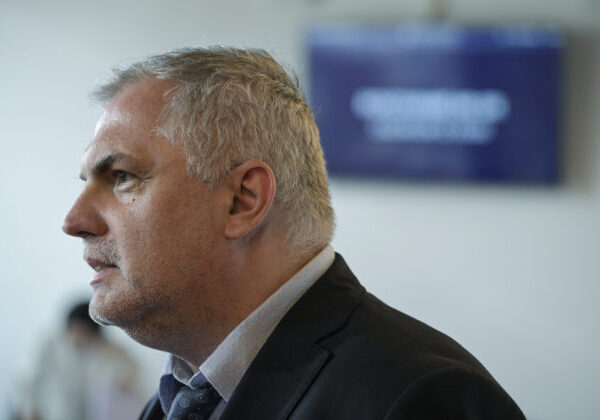 Michelko chce presadiť týždňové vylúčenie kolegov z pléna za rušenie schôdze