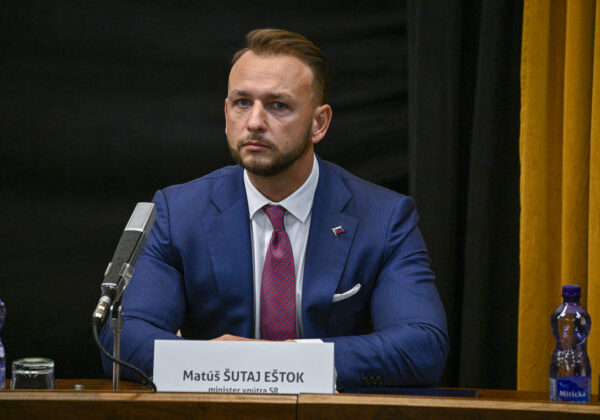 Šutaj Eštok požiadal o zvolanie koaličnej rady, situácia v parlamente si vyžaduje okamžitú diskusiu