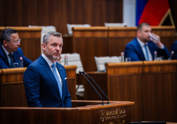 Opozícia kritizuje Pellegriniho za schválenie Trestného zákona, hovoria o zlyhaní a podporovaní mafie