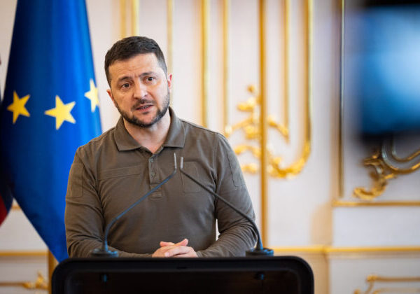 Zelenskyj sa v Paríži snaží o získanie podpory v mierových rokovaniach