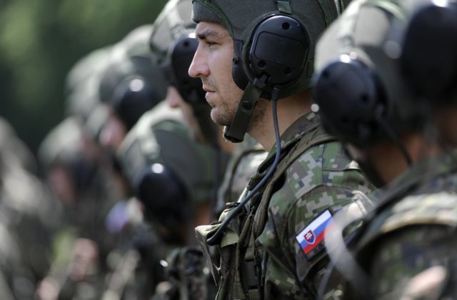 Slovenskí vojaci absolvujú v prvom polroku viac ako 100 cvičení, viac ako 70 sa odohrá v zahraničí