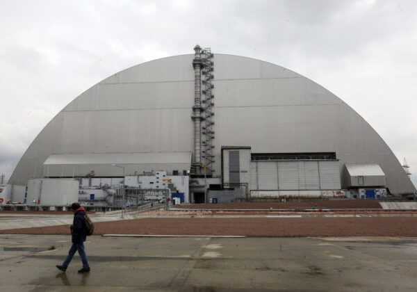Ruský útok môže spôsobiť kolaps krytu v Černobyle. Boh nás ochraňuj, ak v blízkosti dopadne Iskander, hovorí Tarakanov
