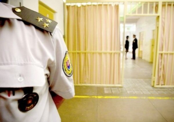 Príslušníci väzenskej a justičnej stráže o svoje istoty neprídu, Susko podpísal kolektívnu zmluvu