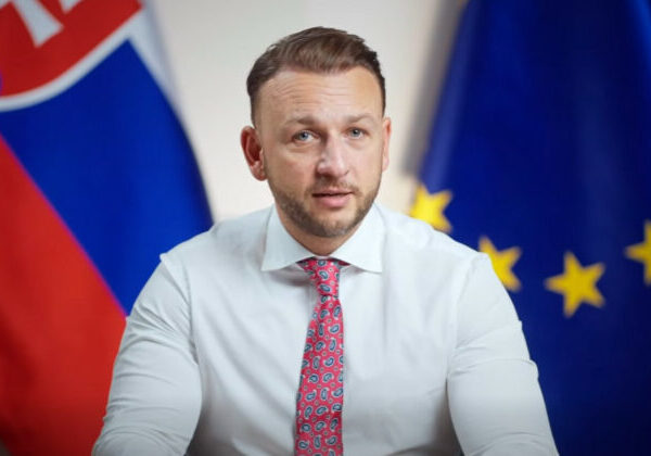 Šutaj Eštok odmieta migračný pakt, podľa neho je Slovensko solidárne viac ako väčšina členských štátov v EÚ – VIDEO