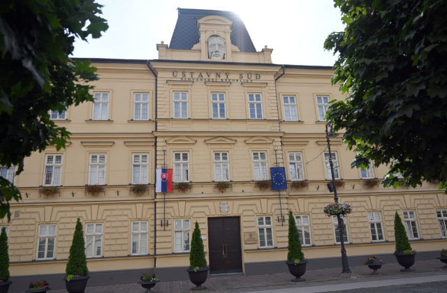 Slovenské hnutie obrody nesúhlasí s rozhodnutím Ústavného súdu SR, Pellegriniho nazvali podvodníkom a prezidentom vojny