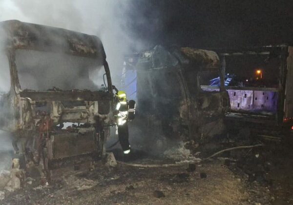 Požiar nákladných vozidiel v Michalovciach bol úmyselný, škoda presiahla 300-tisíc eur