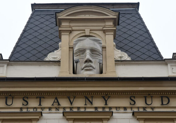Opozícia víta rozhodnutie ústavného súdu ohľadom zrušenia ÚOO, zareagovalo aj ministerstvo vnútra