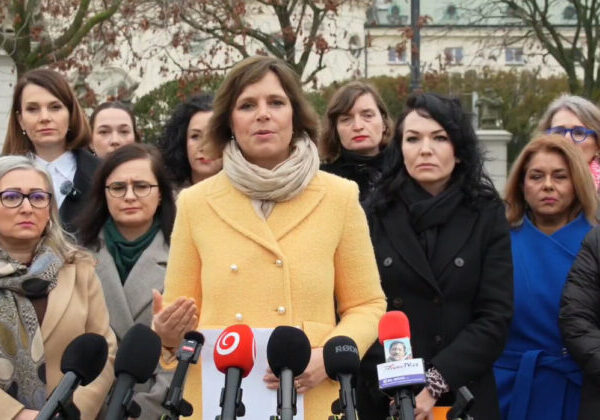 Predstaviteľky opozície zaslali Ficovi otvorený list, žiadajú vyvodenie dôsledkov voči Lajčákovi – VIDEO