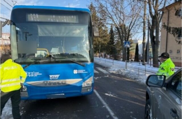 Autobus v martinskom okrese zrazil dieťa na priechode pre chodcov, cestujúci neutrpeli zranenia