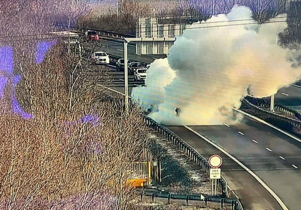 Na diaľnici D1 v smere do Bratislavy horelo auto – FOTO