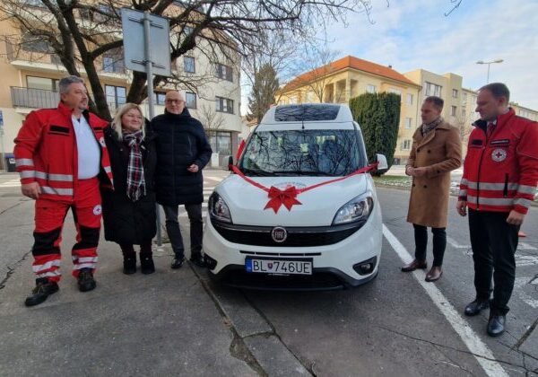 Piešťany sa pýšia sociálnym taxíkom, pomôže seniorom aj ľuďom s obmedzenou mobilitou – VIDEO, FOTO