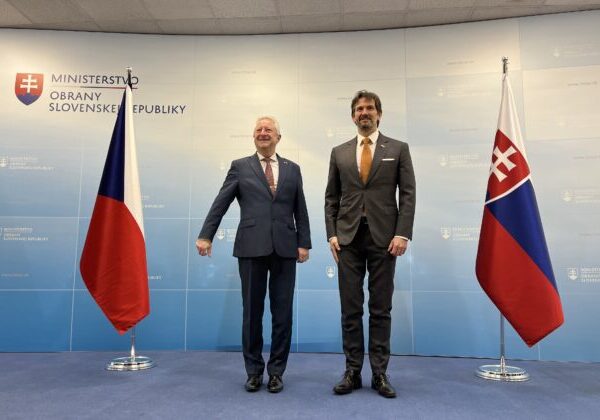 Slovensko rozšíri obrannú spoluprácu s Českom, Kaliňák potvrdil zameranie na spoločný vývoj a produkciu – VIDEO, FOTO