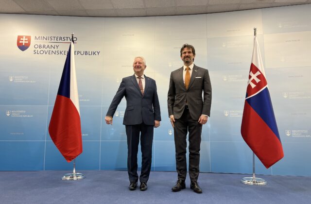 Slovensko rozšíri obrannú spoluprácu s Českom, Kaliňák potvrdil zameranie na spoločný vývoj a produkciu – VIDEO, FOTO