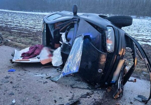 Vodič prešiel do protismeru a čelne narazil, nehoda si vyžiadala ťažko zranených – FOTO