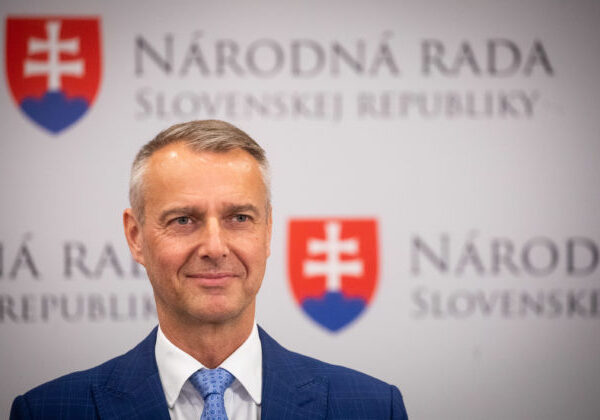 Raši plánuje o predlžovaní mandátu predstaviteľov samospráv hovoriť aj s PS, Šimečka je ochotný o téme diskutovať