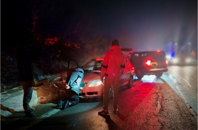 Polícia na protidrogovej akcii zadržala niekoľko osôb, zasahovali na viacerých miestach v Prešovskom kraji