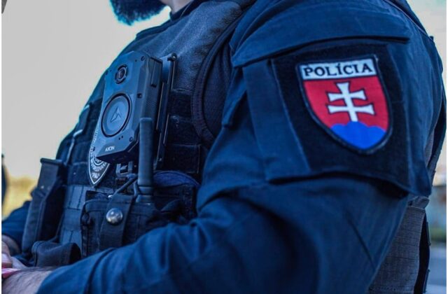 Polícia mala v roku 2025 plné ruky práce, na linku 158 volali ľudia v priemere každých 49 sekúnd
