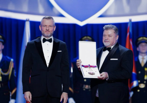 Pellegrini udelil najvyššie štátne vyznamenania, medzi ocenenými sú akademici, športovci aj hrdinovia minulosti – VIDEO, FOTO