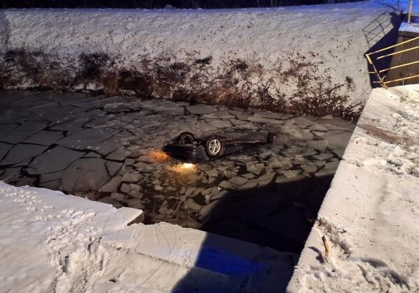 Pri tragickej nehode v okrese Galanta vyhasol život 49-ročného vodiča, našli ho v aute prevrátenom vo vode kanála