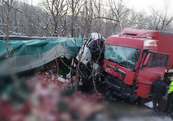 Zrážka kamiónov medzi Krupinou a Zvolenom si vyžiadala dočasné uzatvorenie cesty – FOTO
