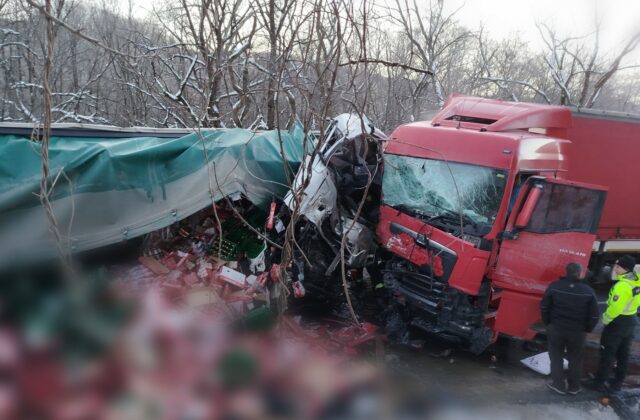 Zrážka kamiónov medzi Krupinou a Zvolenom si vyžiadala dočasné uzatvorenie cesty – FOTO