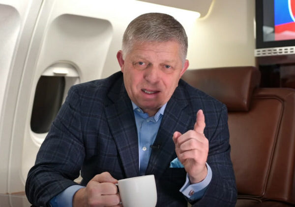 Fico pôsobí ako opitý strýko. Šimečka sa pýta, či sa premiér už úplne odtrhol od reality – VIDEO