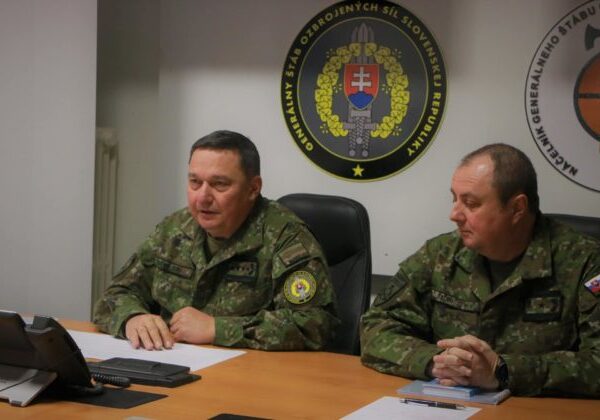 Generál Zmeko sa v Bruseli rozlúčil s funkciou, NATO diskutovalo o bezpečnosti Ukrajiny