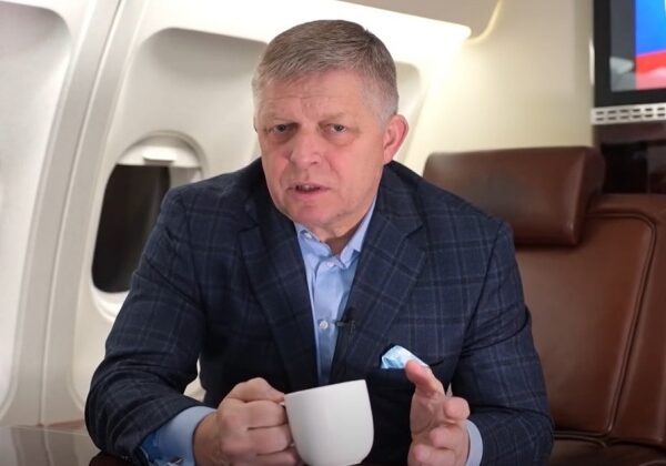 Keď do pekla, tak na veľkom bielom koni, pripomenul Fico opozícii. Premiér podpichol aj koaličných partnerov – VIDEO