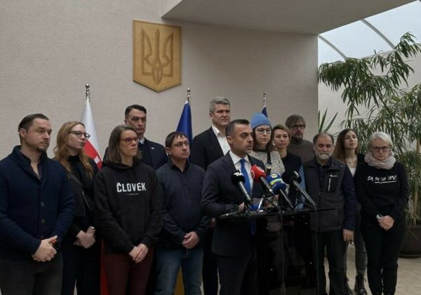 Občianske organizácie spolu s veľvyslanectvom spúšťajú zbierku na energetickú pomoc Teplo pre Ukrajinu – VIDEO, FOTO