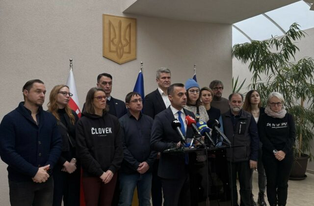 Občianske organizácie spolu s veľvyslanectvom spúšťajú zbierku na energetickú pomoc Teplo pre Ukrajinu – VIDEO, FOTO
