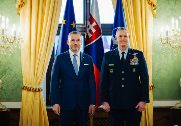 Slovensko zostáva pevne ukotvené v NATO, Pellegrini to zdôraznil pred najvyšším veliteľom spojeneckých síl v Európe – FOTO