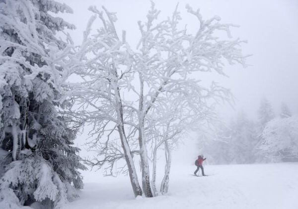 Slovensko dnes čaká chladné počasie s mínusovými teplotami, na východe sa môžu tvoriť snehové jazyky