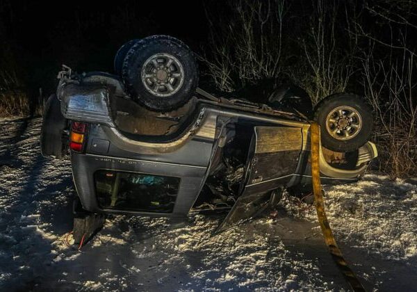 Pri dopravnej nehode na poľnej ceste v Sobranciach asistoval alkohol, zranené osoby skončili v nemocnici