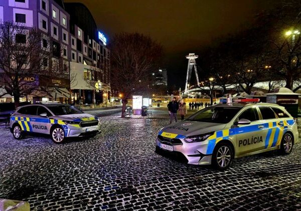 Bratislavská polícia počas Silvestra riešila opitých vodičov aj muža so samovražednými sklonmi – FOTO