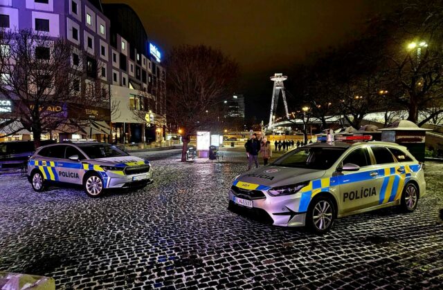 Bratislavská polícia počas Silvestra riešila opitých vodičov aj muža so samovražednými sklonmi – FOTO