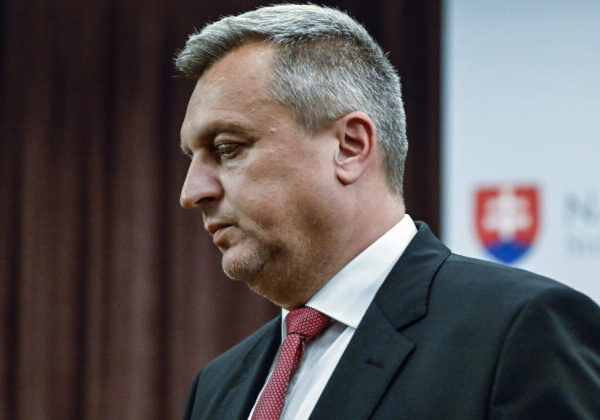 Danko tvrdí, že mu má obvinenie Matečnej zapchať ústa. Jeho vyjadrenia podľa Rašiho škodia vládnej koalícii