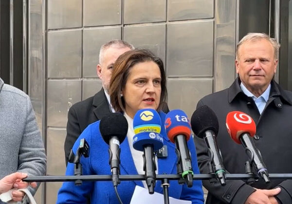 Liberáli podávajú trestné oznámenie pre podozrenie zo sabotáže, zodpovednosť za marenie schôdzí má podľa nich niesť Raši – VIDEO