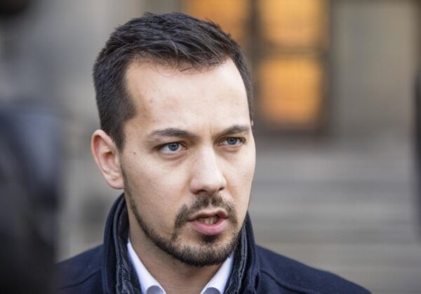 Vláda chce použiť novelu katastrálneho zákona ako nástroj na zastrašovanie ľudí aj médií, tvrdí Šeliga – VIDEO