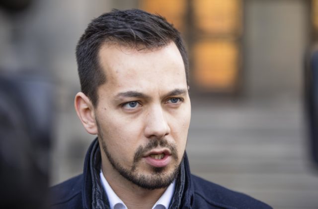 Vláda chce použiť novelu katastrálneho zákona ako nástroj na zastrašovanie ľudí aj médií, tvrdí Šeliga – VIDEO