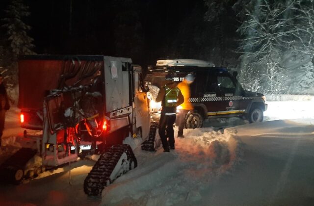 Záchranná akcia v nočných hodinách posledného dňa roka 2025, poľská turistka zablúdila na Babej hore – FOTO