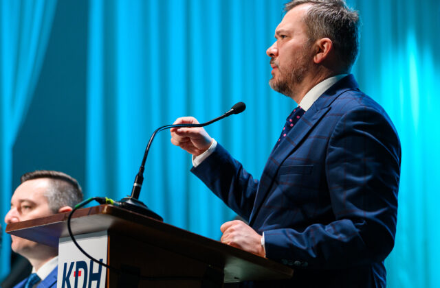 Kto hovorí o neutralite je hazardér a samovrah, Fico podľa Karasa hazarduje aj so slovenskou štátnosťou