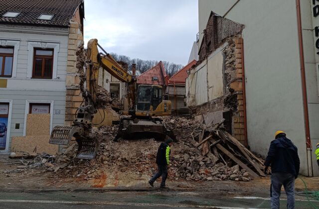 Zbúraním historickej budovy v Trenčíne bol porušený zákon, vlastník môže dostať pokutu až jeden milión eur