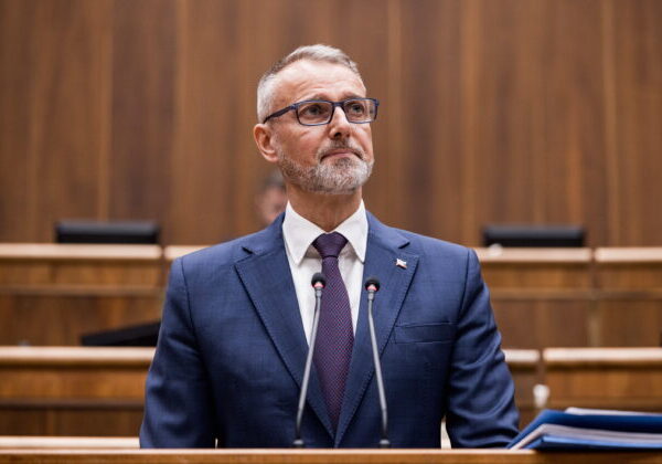 Fenomén rozdelenej spoločnosti nie je len problém Slovenska, tvrdí Raši – VIDEO