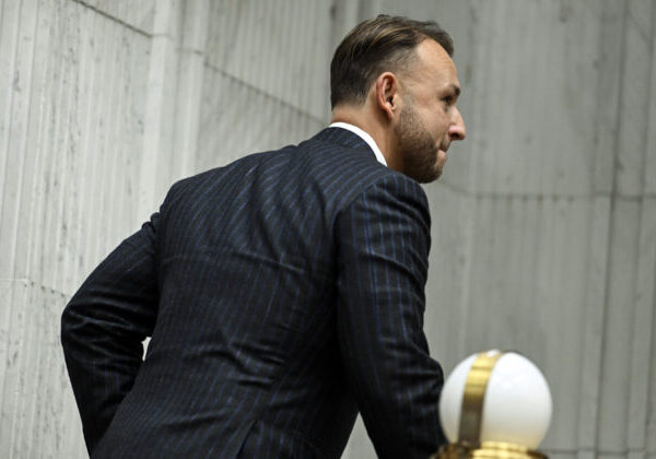 Šutaj Eštok neuspel ani na Ústavnom súde, čurillovcom sa musí ospravedlniť a zaplatiť im odškodné