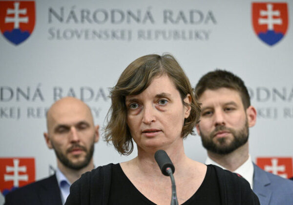 Progresívci navrhli parlamentu uznesenie, ktorým by sa odsúdili prejavy násilia namierené voči Slovákom žijúcim v Srbsku